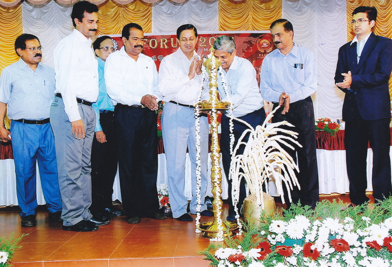 28th October 2011
FISAT Business School organized South Indian Management Meet “FORUM 2011” at FISAT campus. Mr. E. Nandakumar (Executive Director, Bharat Petroleum, Kochi) inaugurated the meet. India will be one among the three super powers of the world by 2030, he said. And our strength is the human resource. Opportunities are tremendous, but the challenges are also huge. He advised the young managers to equip themselves with knowledge, skills and attitudes to face the competitions. Mr. S Gopakumar (Kerala Operations Head, Apollo Tyres) was the Chief Guest. Mr. P V Mathew, Chairman, FISAT presided. Dr. K K Jain, Dr. K V Sundaresan, Dr. P A Mathew, Mr. E K Rajavarma and Avinash Thomas spoke on the occasion..
The two day inter Business School Meet concentrated around a Business Plan contest based on the theme “Innovating Tourism Business in Kerala”. Competitions based on this theme allowed budding managers to showcase the best of their managerial and leadership abilities. FORUM 11 also featured a “Corporate walk” competition based on the theme “BRIC Countries”. Around two hundred and fifty young managers from thirty five Business Schools from South India participated in the meet. South Indian Management Meet “FORUM 2011”